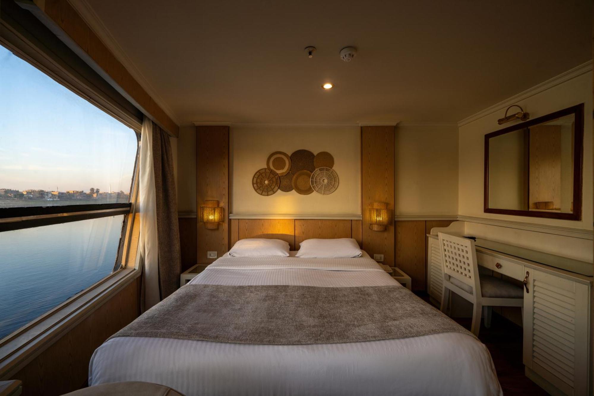 Magic I Nile Cruise Deluxe Boat The Scheduled Departure Is On Saturday For A 7-Day Nile Cruise Hotel Luxor Exterior photo